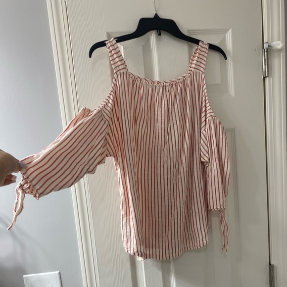 Cold shoulder striped top - Picture 2 of 3